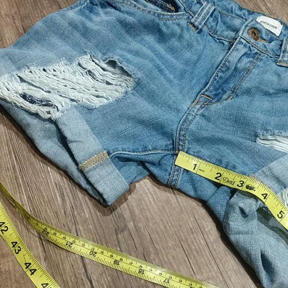 Sneak Peek Distressed denim shorts - Picture 3 of 7